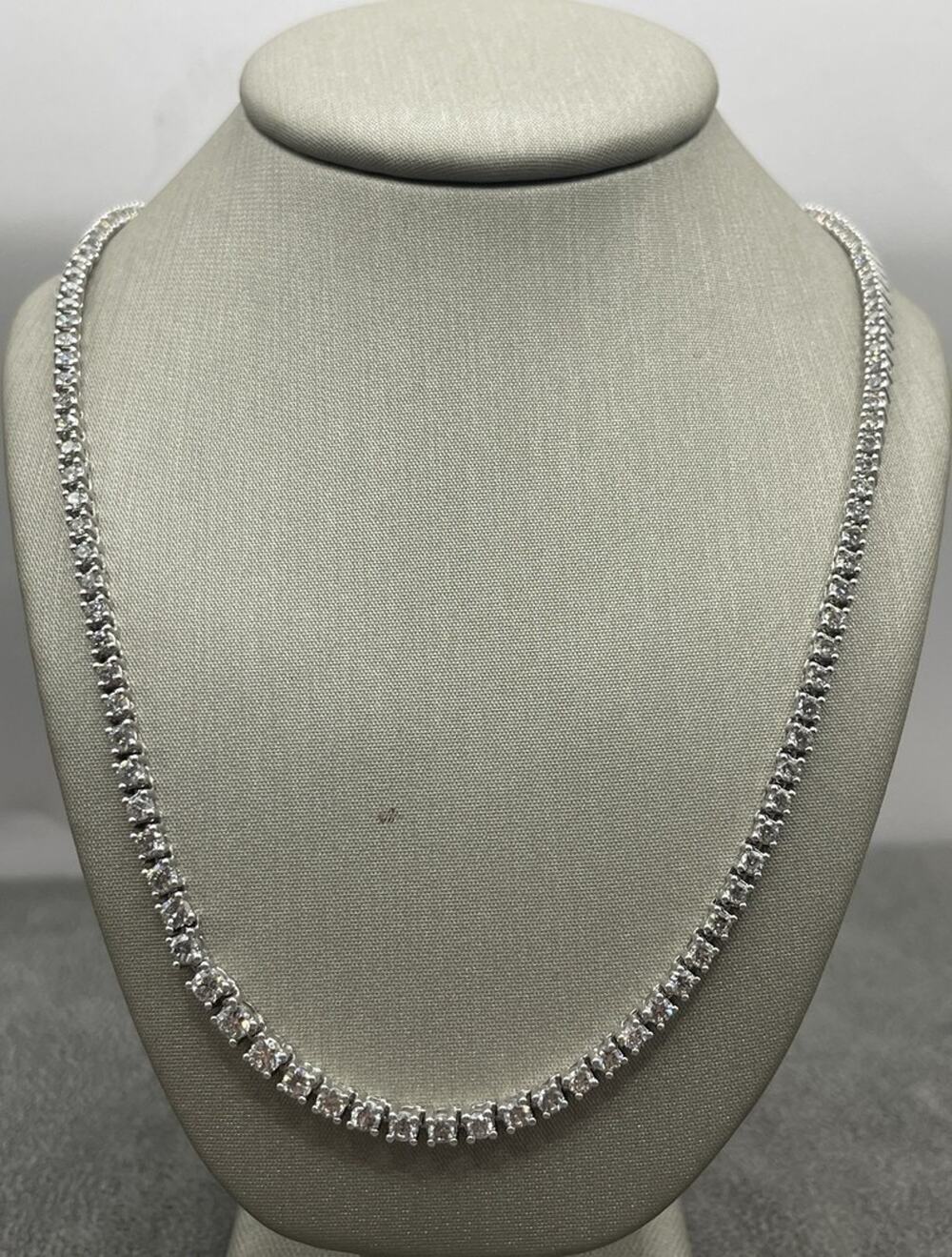 10K White Gold Graduated Diamond Riviera Necklace (26498)